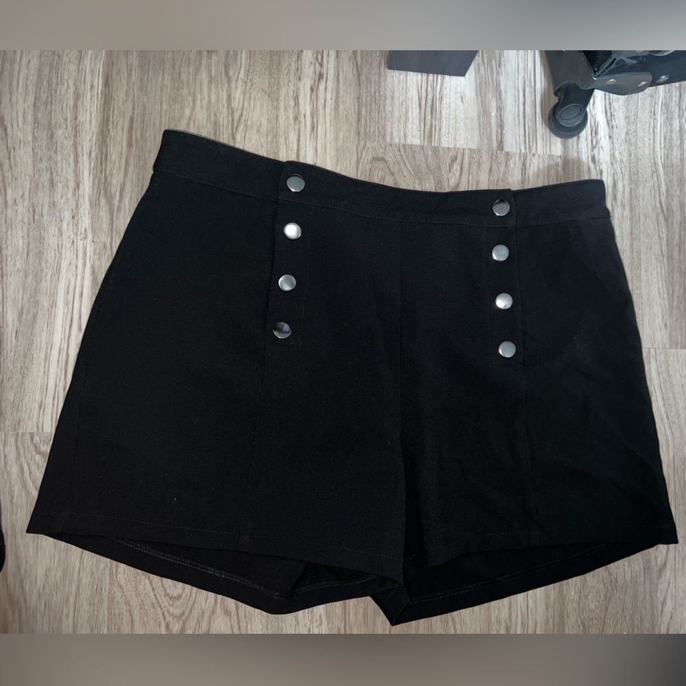 Forever 21 snap button shorts